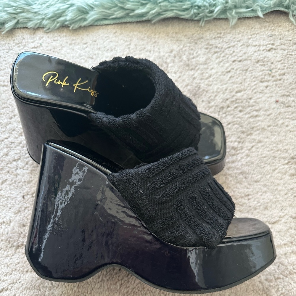 Dollskill platform slides
